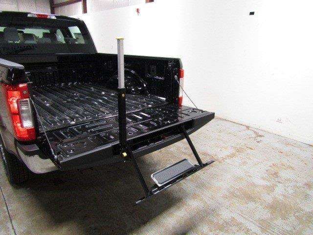 2017 Ford F-250 Super Duty XL Crew Cab 4WD V8